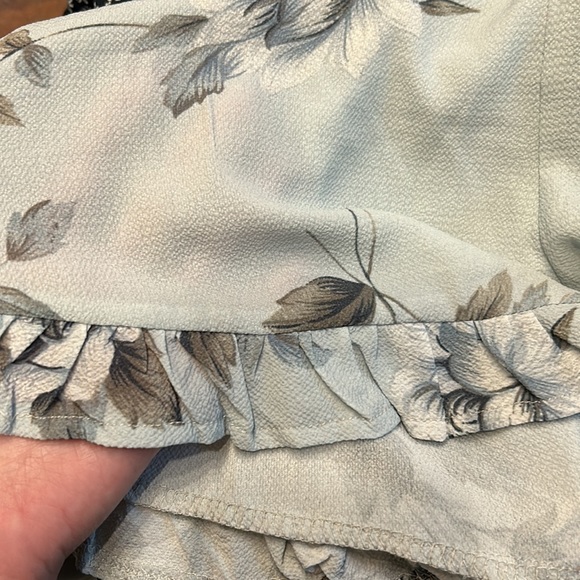 Selfie Leslie Braelynn Casual Romper, Light Blue Floral, Size M - Picture 7 of 7